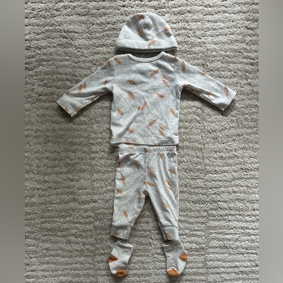 Carter’s 3m 4pc set - Picture 2 of 4